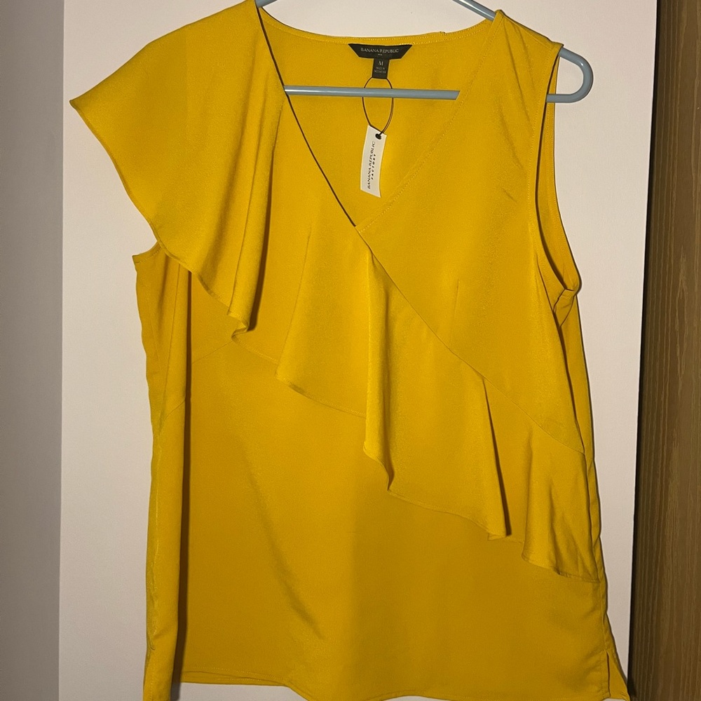 ☀️ Yellow Banana Republic Blouse ☀️